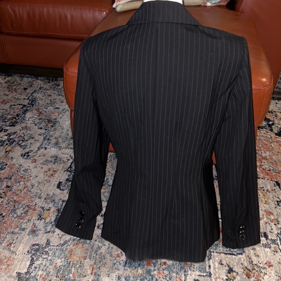 Beautiful Pin Striped Blazer EUC - Picture 9 of 10